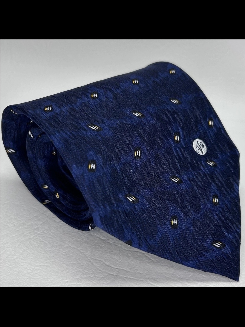 Versace V2 Vintage Y2K Neck Tie 100% Silk Navy Blue Geometric 58"X
3.7"